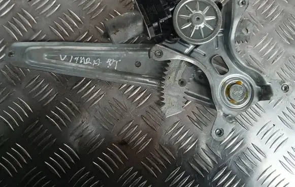 Suzuki Vitara (LY) Rear window lifting mechanism without motor
