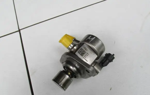 Ford Kuga II Fuel injection high pressure pump 160322 002301 16082