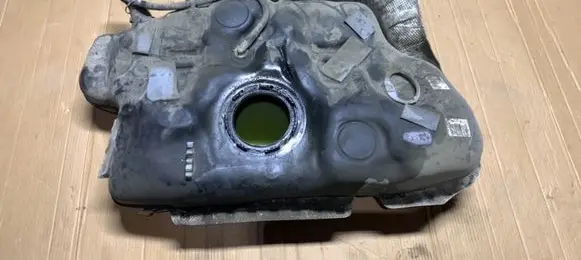 Opel Astra J Fuel tank 13330771 013330771