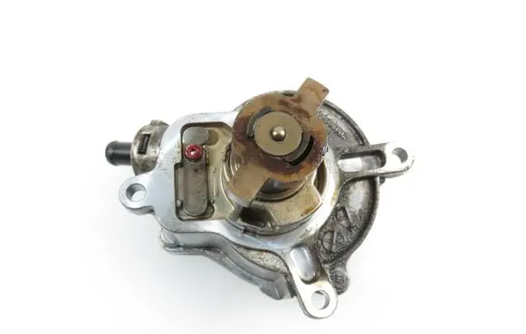 Volkswagen Jetta V Vacuum pump 07K145100B