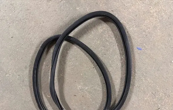 Opel Corsa F Front door rubber seal 