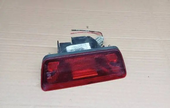 Nissan Juke I F15 Third/center stoplight