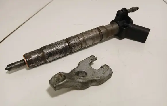 BMW 1 E81 E87 Fuel injector 779787705 0445116001 02812