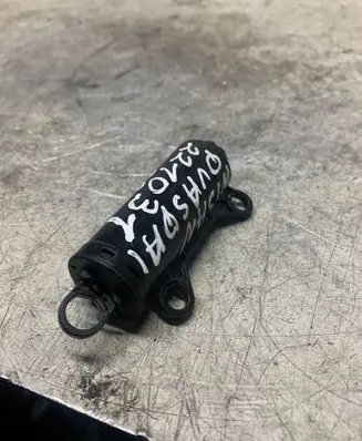 Nissan Qashqai J12 Glovebox shock absorber 