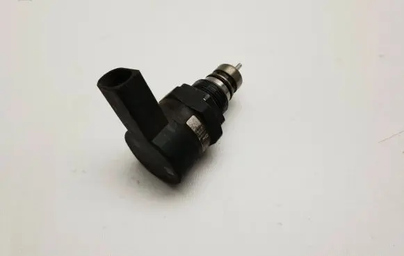 BMW X3 E83 Fuel pressure regulator 0281002481 12405694 230205
