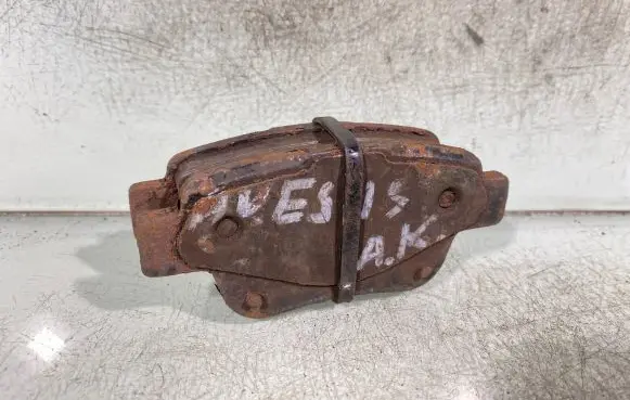 Toyota Avensis T250 Brake pads (rear) 