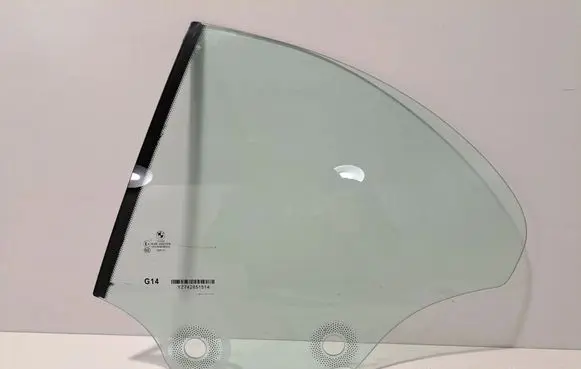 BMW 8 G14 Rear vent window glass 7428515