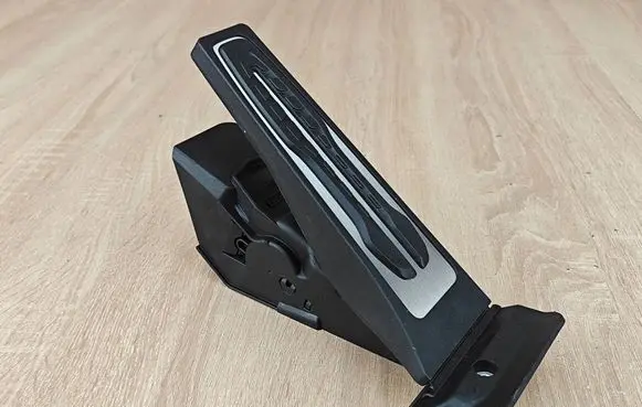 BMW X5 G05 Accelerator throttle pedal 6889820
