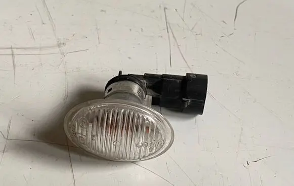 Maserati GranTurismo Front fender indicator light