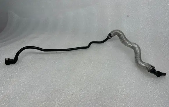 Engine coolant pipe/hose