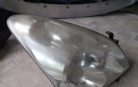 Toyota Corolla Verso AR10 Headlight/headlamp