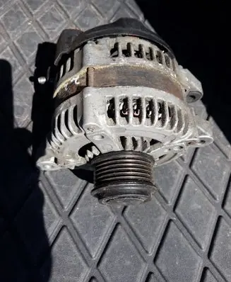 Hyundai Santa Fe Generator/alternator 373002F200