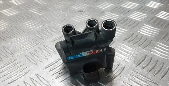 Mercedes-Benz R W251 Air suspension valve block A2513200158