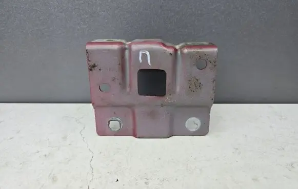 Dacia Sandero III Fender mounting bracket 651407058R