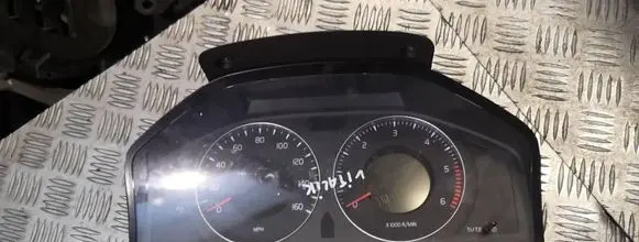 Volvo V70 Speedometer (instrument cluster) 31254540aa