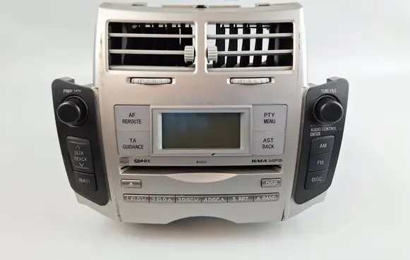 Toyota Yaris Radio/CD/DVD/GPS head unit 861200D210