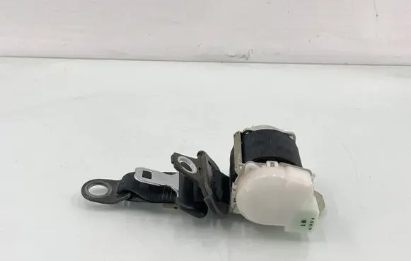 Toyota Aygo AB10 Rear seatbelt H073901