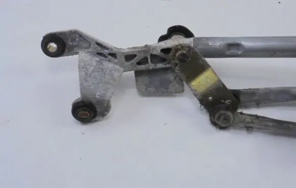 Nissan Primera Front wiper linkage 28810AU310