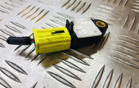 Toyota Auris 150 Airbag deployment crash/impact sensor 8983102060