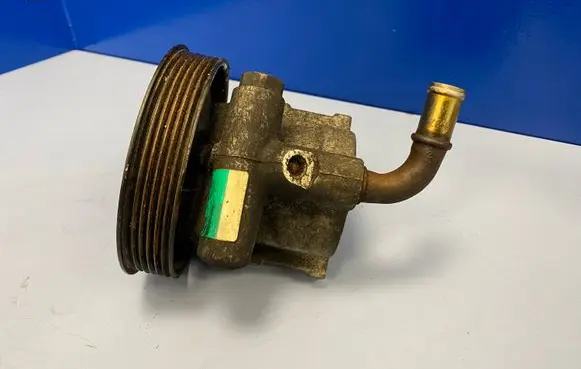 Volvo S40, V40 Power steering pump 26054891