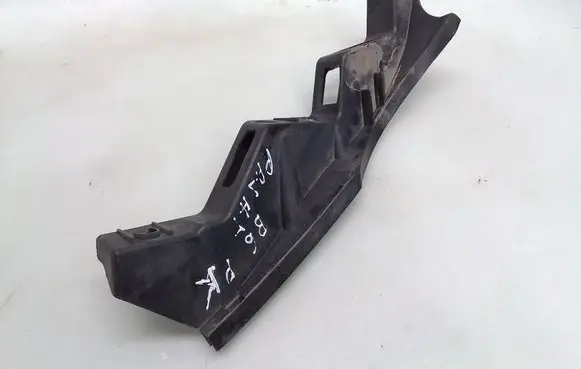 Front bumper mounting bracket