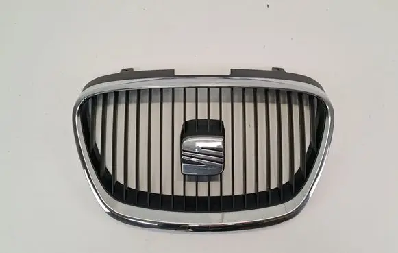 Seat Leon (1P) Front bumper upper radiator grill 1P0853654 G194