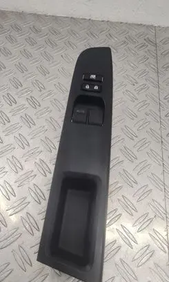 Toyota Yaris Electric window control switch 742320D670