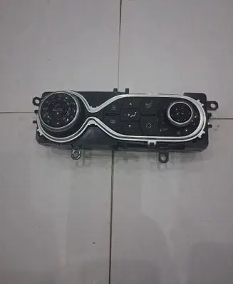 Renault Clio IV Climate control unit 275105430R