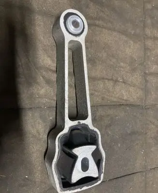 Land Rover Evoque I Engine mount bracket