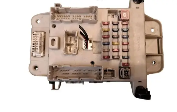 Toyota RAV 4 (XA20) Fuse module