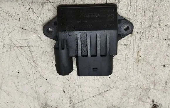 Mercedes-Benz ML W164 Glow plug pre-heat relay 0522140709