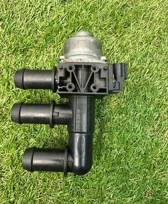 Ford Kuga III Coolant heater control valve LU5A8C505AA