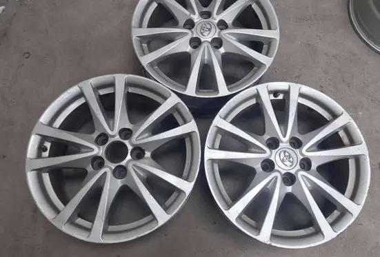 Toyota Avensis T270 R17 alloy rim 45692