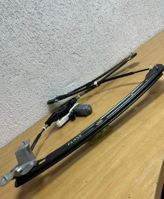 Volkswagen Golf VII Front door electric window regulator 5G4837461 D6735