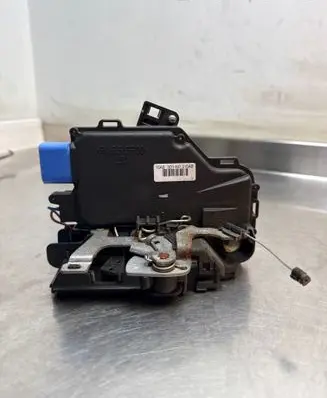 Volkswagen Caddy Front door lock 3D1837015AB