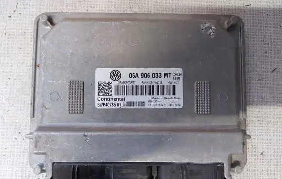 Volkswagen PASSAT B7 Engine control unit/module 06A906033MT