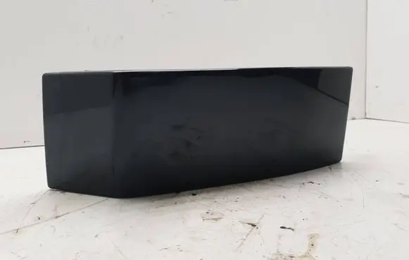 Volvo XC90 Rear/tail light trim molding 30698133 33DHA