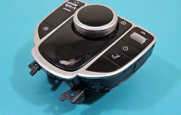 Head unit multimedia control