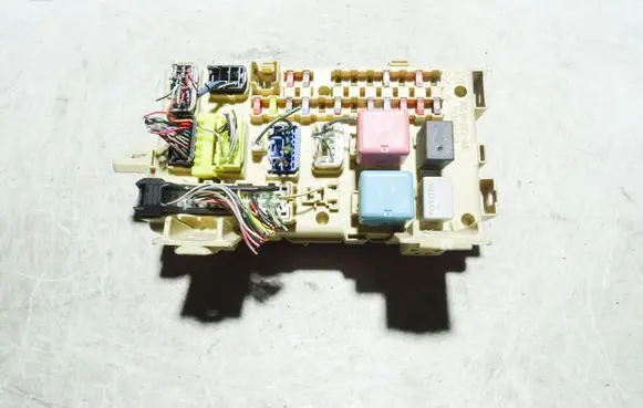 Toyota Avensis T250 Fuse module 8264105040A