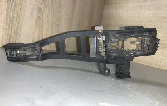 Rear door exterior handle/bracket