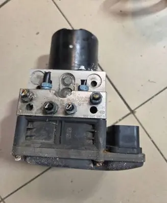 BMW 7 F01 F02 F03 F04 ABS Pump 6795073 6795075