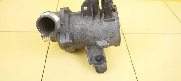 BMW 3 E90 E91 Water pump 7586928 29SP37