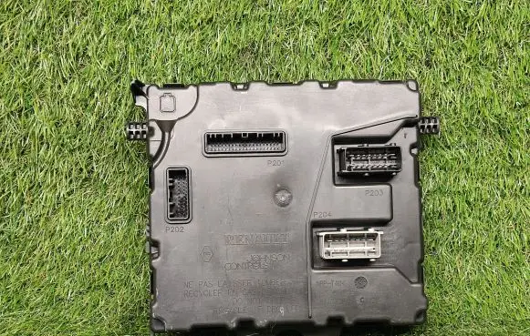 Opel Movano B Comfort/convenience module 284B10516R NS00430754