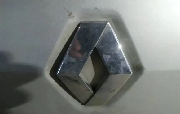 Manufacturer badge logo/emblem