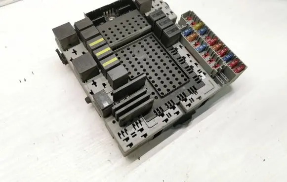 Volvo V70 Comfort/convenience module 8688153 8645729 01W484