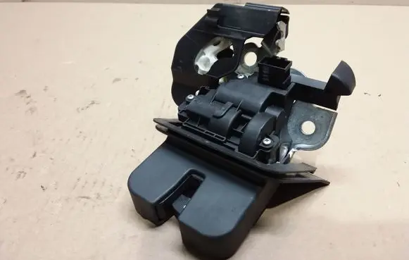 Audi A4 S4 B8 8K Tailgate/trunk/boot lock/catch/latch 8K9827505