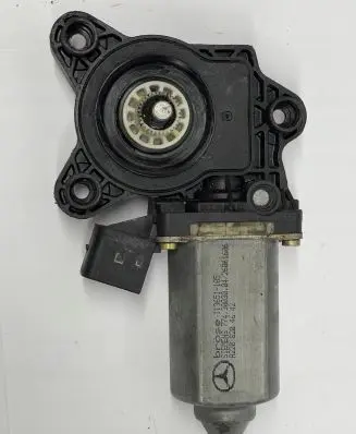 Mercedes-Benz C W203 Front door window regulator motor 119651105