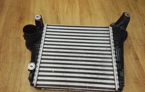 Porsche Macan (95B) Intercooler radiator 95B145804E