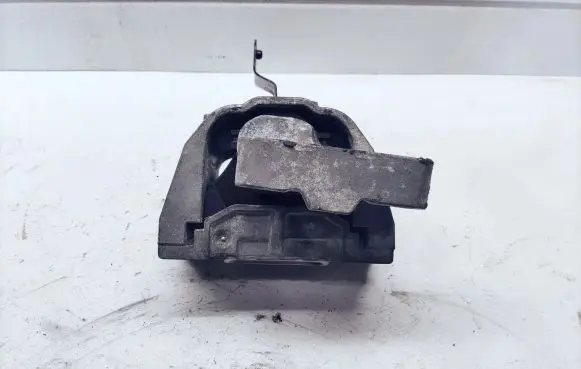 Volkswagen Touran I Engine mount bracket 1K0199262AF