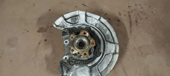 Rear wheel hub